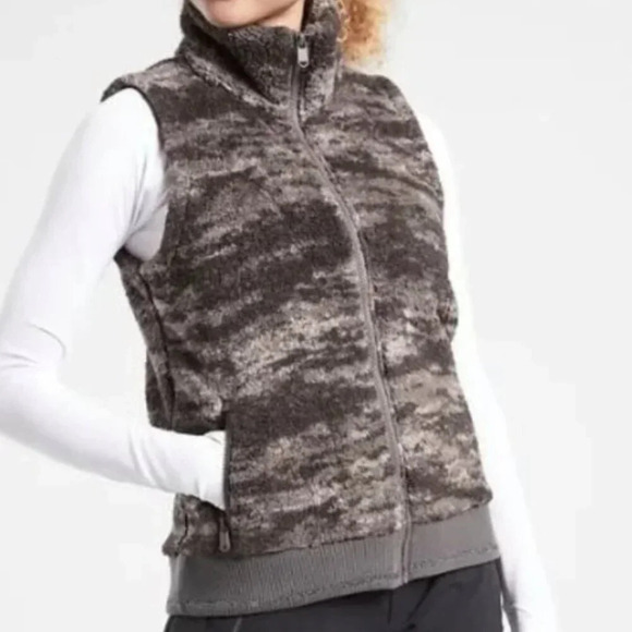 Athleta Camo Sherpa Plush Cozy  Fall Tugga Vest S - Picture 2 of 10